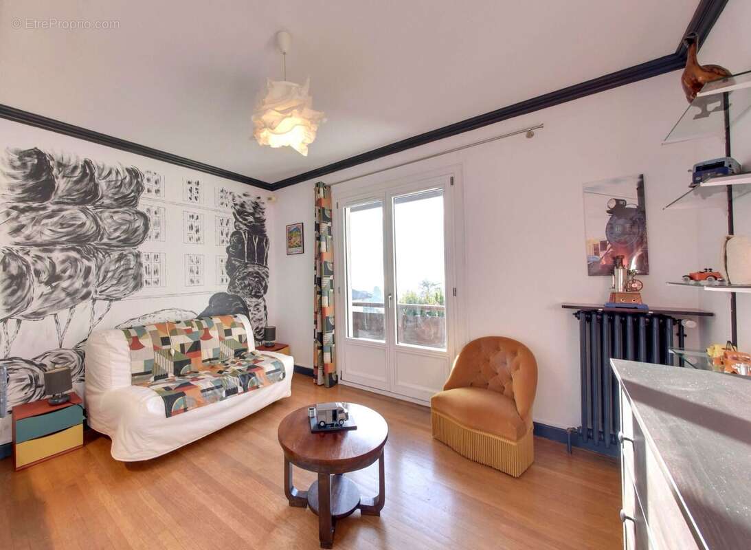 Chambre 1 avec point d'eau - Maison à MEYLAN