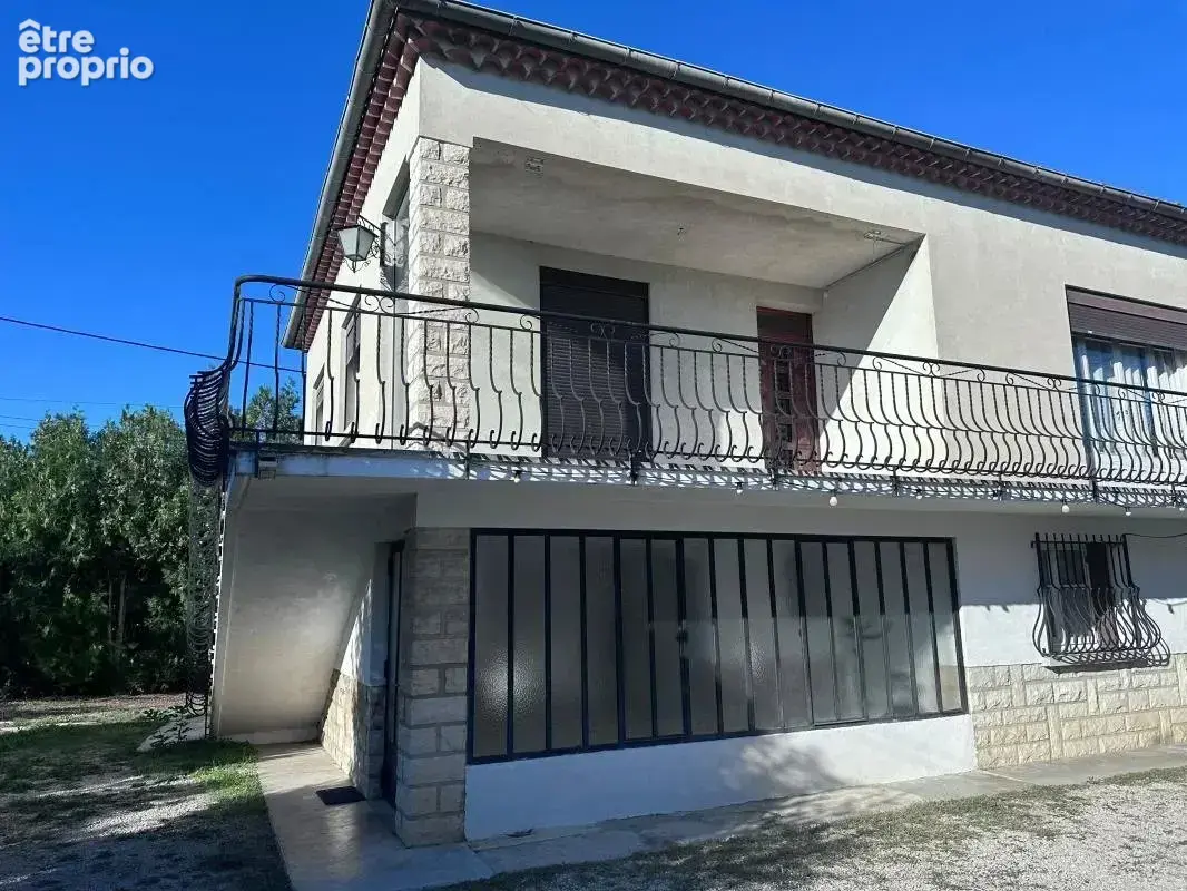 Maison de 160 m2 avec jardin de 844m2 au calme À Vendre - photo 13