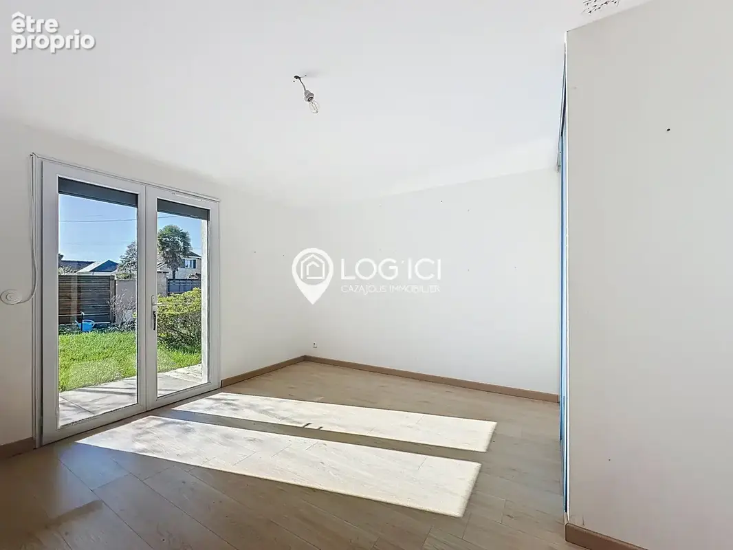 BORDERES - Vente Maison de plain-pied T5 avec double garage et piscine intérieure sur un terrain de 1 209 m2 - photo 8