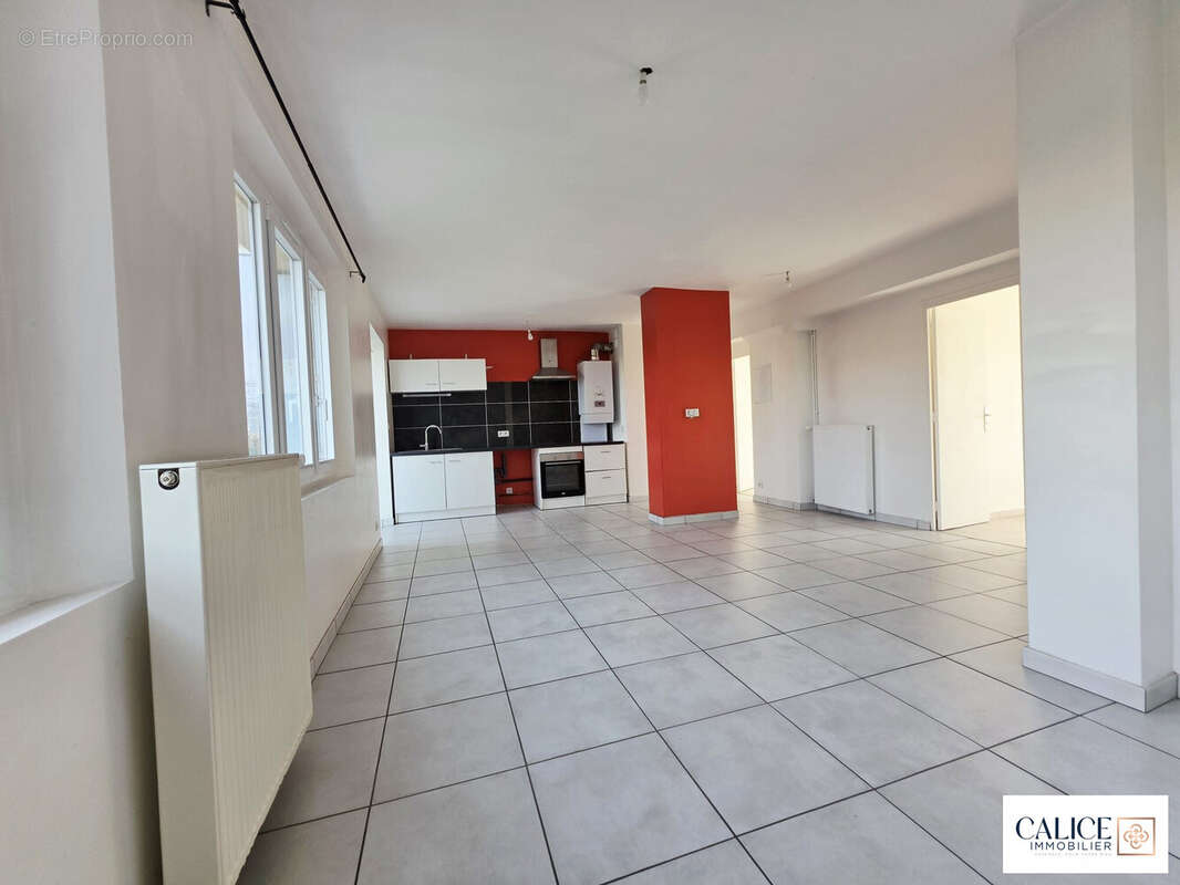 Appartement 62 m² à Bourg-Les-Valence  - photo 2