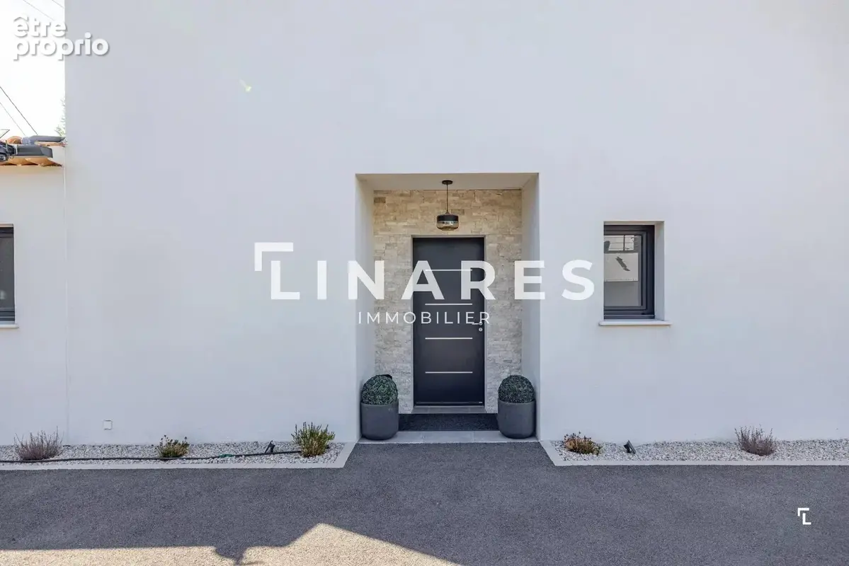 LA PREMIUM - Villa de 147m² - Piscine - Garage - Carport - Parcelle de 1006m² - 13400 Aubagne Les Fenestrelles - photo 11