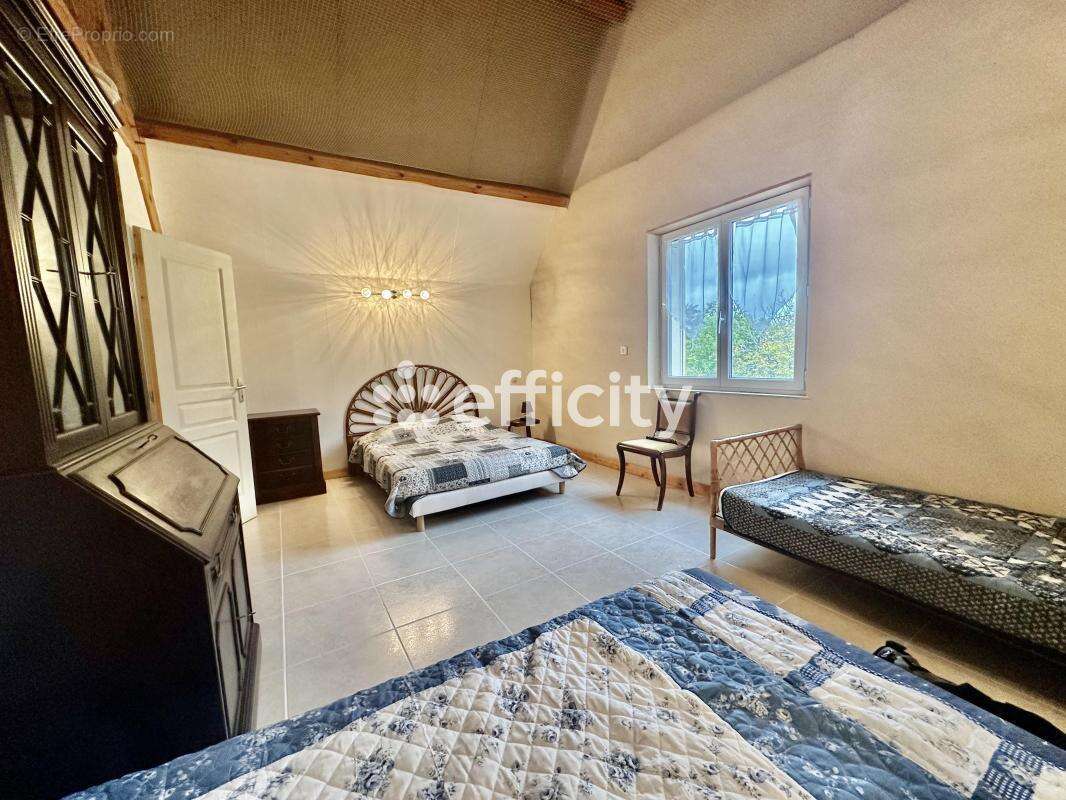 Maison 211 m² à Cenac-Et-Saint-Julien  - photo 13