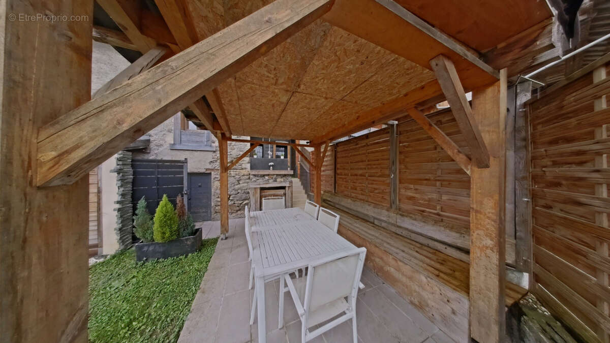 Maison à SAINTE-HELENE-SUR-ISERE