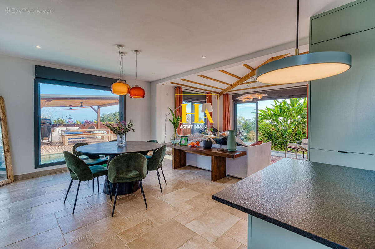 Villa contemporaine 160 m² avec piscine et vue mer ,Terre Sainte, Saint-Pierre - photo 9