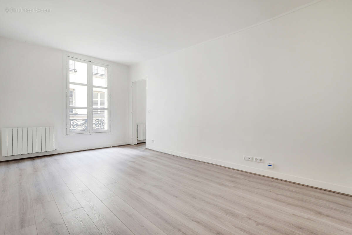 Appartement à PARIS-1E