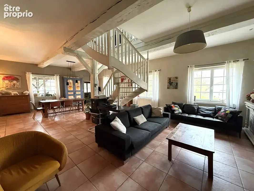 Ferme rénovée de 220 m² avec dépendances et beau terrain - photo 4