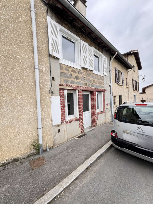 Maison à SAINT-CYR-LES-VIGNES