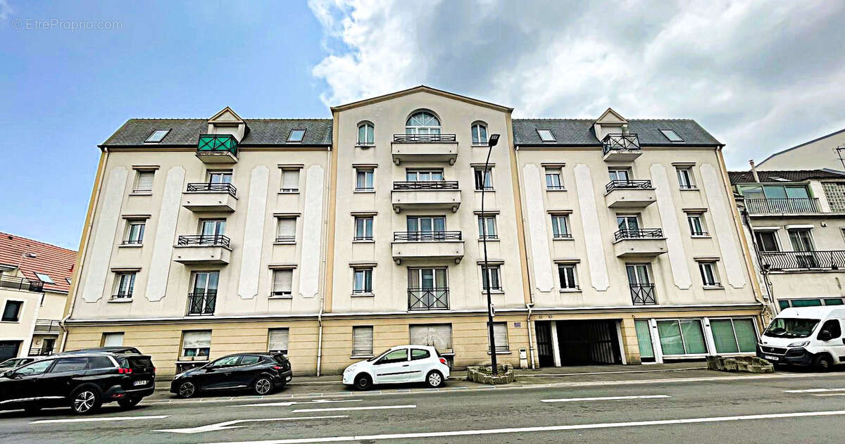 Appartement à VAUJOURS