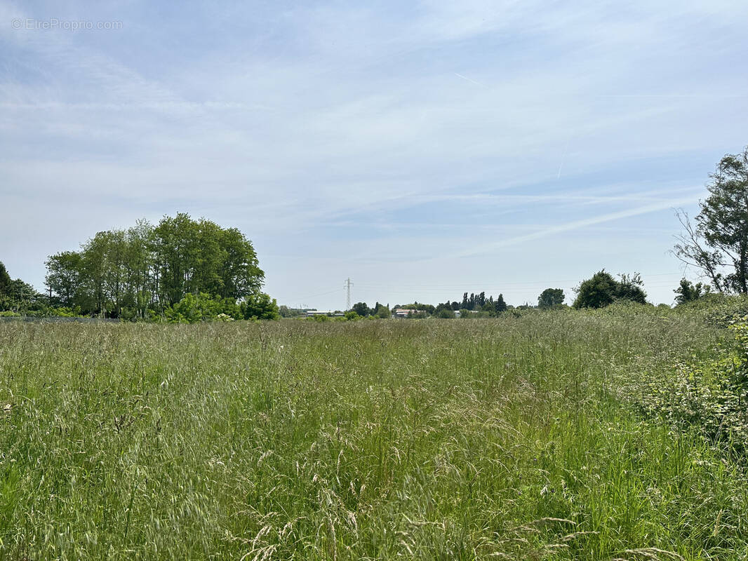Terrain à BOUTENAC-TOUVENT