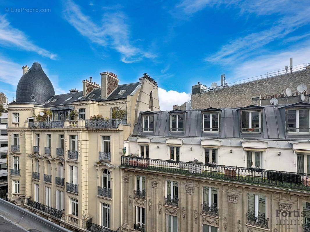Appartement à PARIS-8E