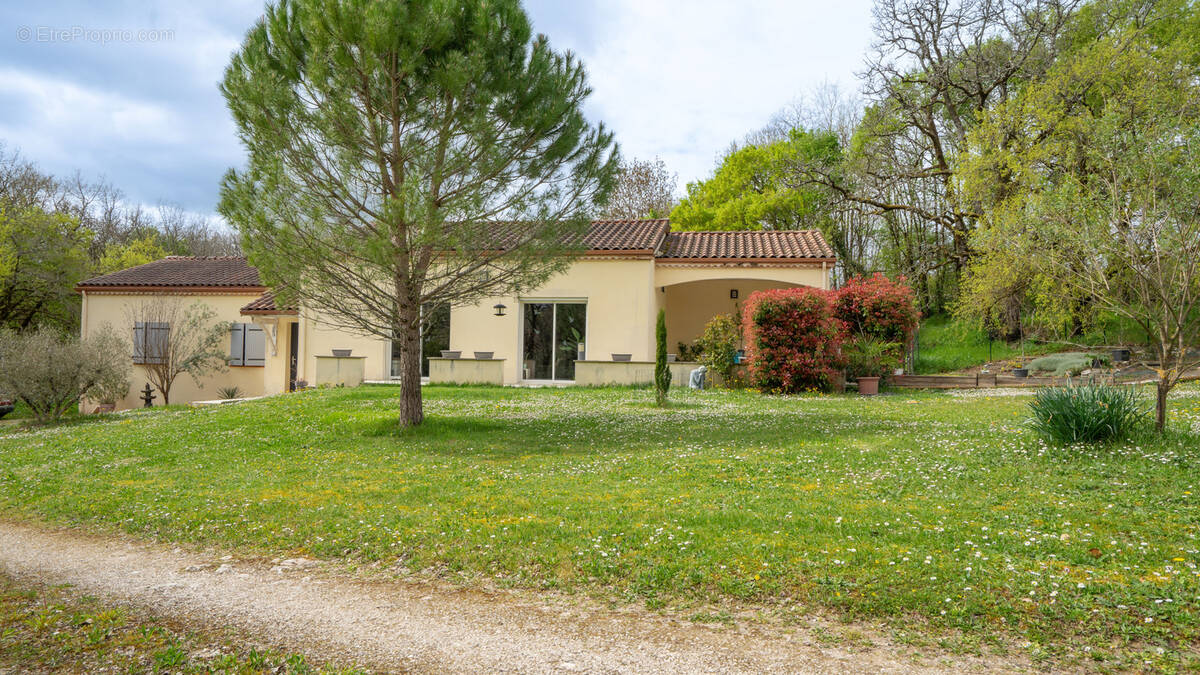 Maison à MONTAIGU-DE-QUERCY