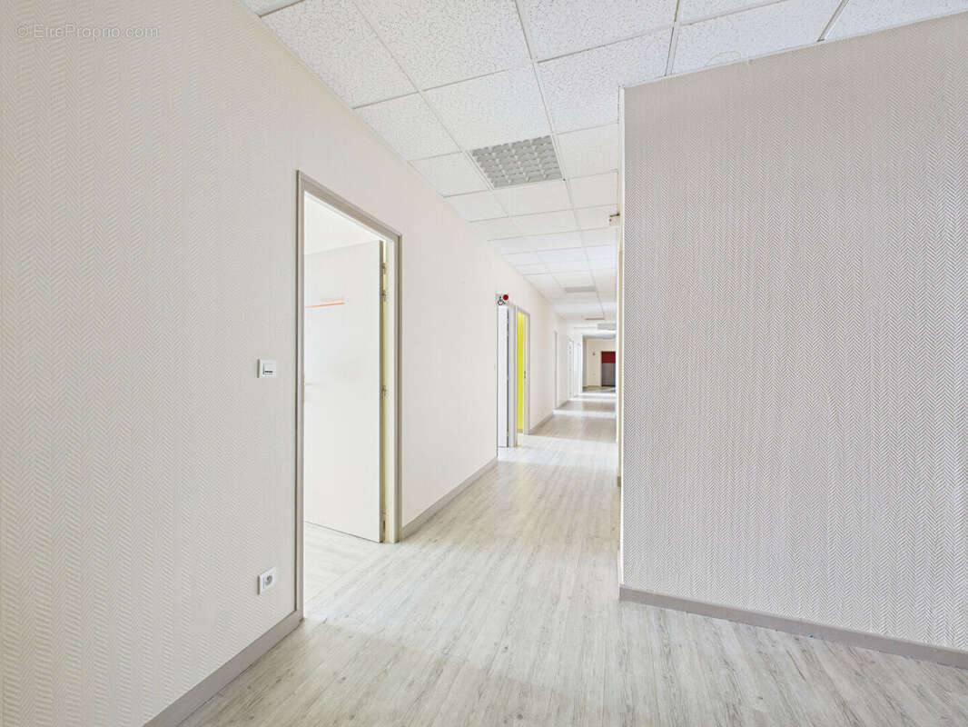 Commerce à TOURNON-SUR-RHONE