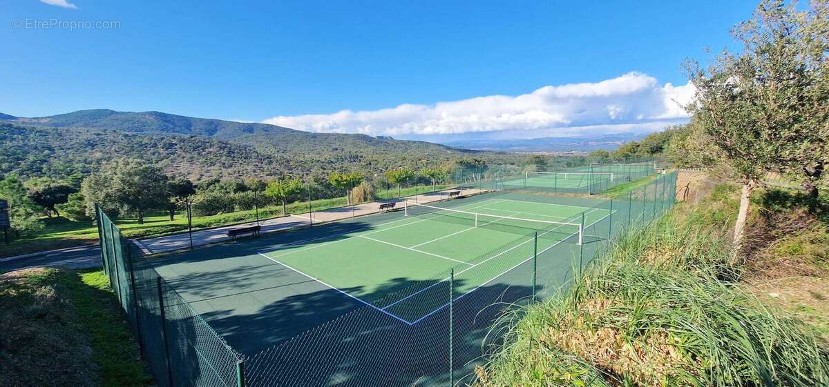 Appartement à ROQUEBRUNE-SUR-ARGENS