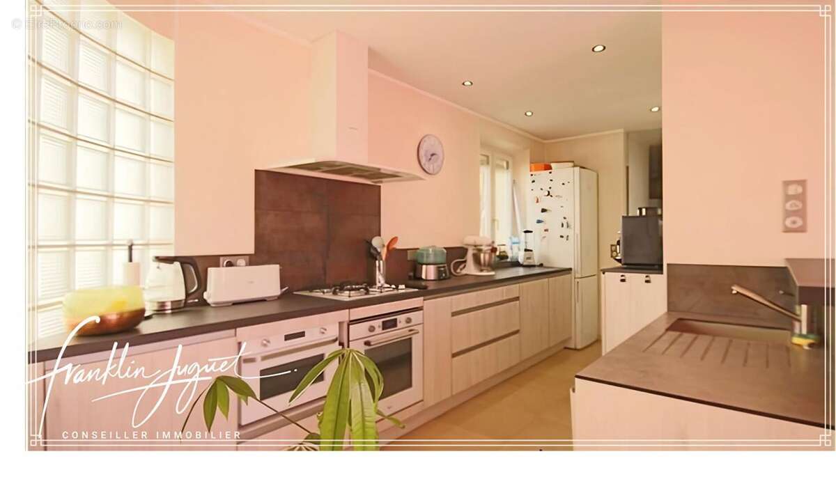 Appartement à VALLAURIS