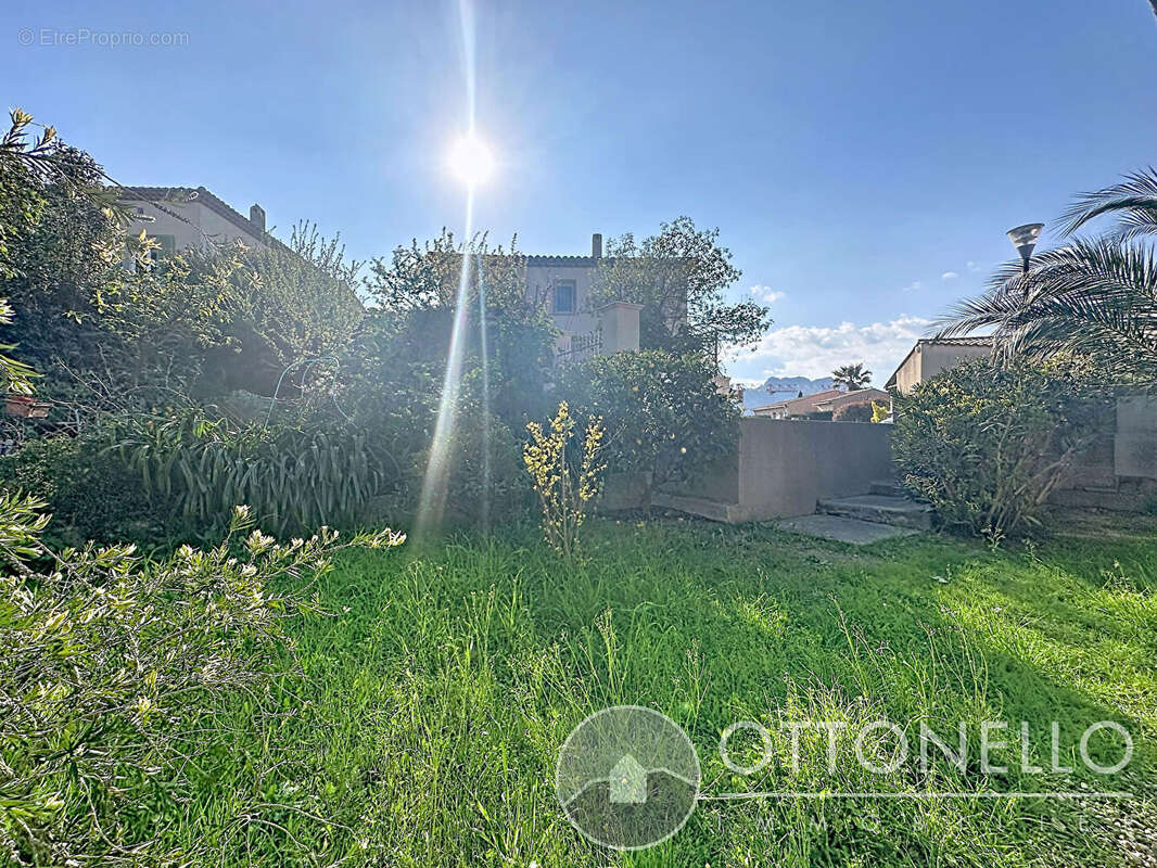 Maison à ROQUEBRUNE-SUR-ARGENS