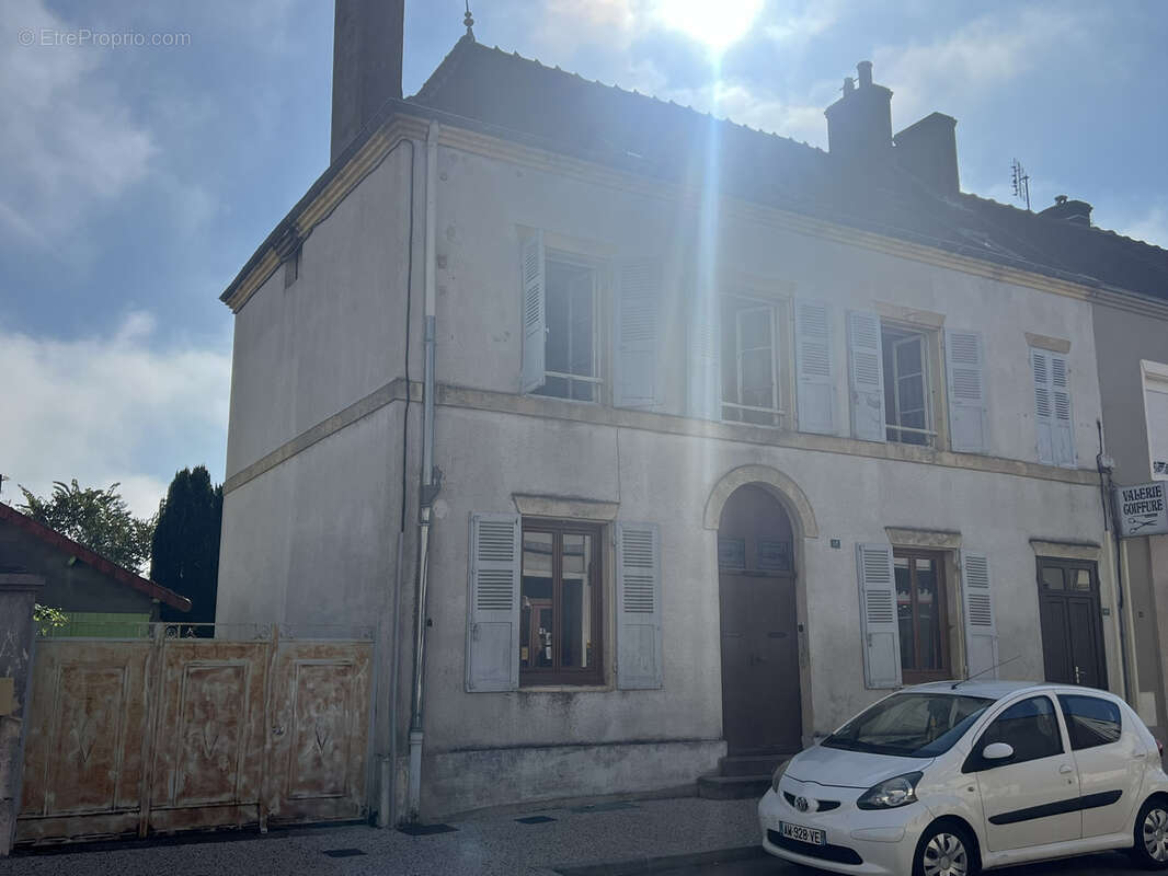 Maison à GENELARD