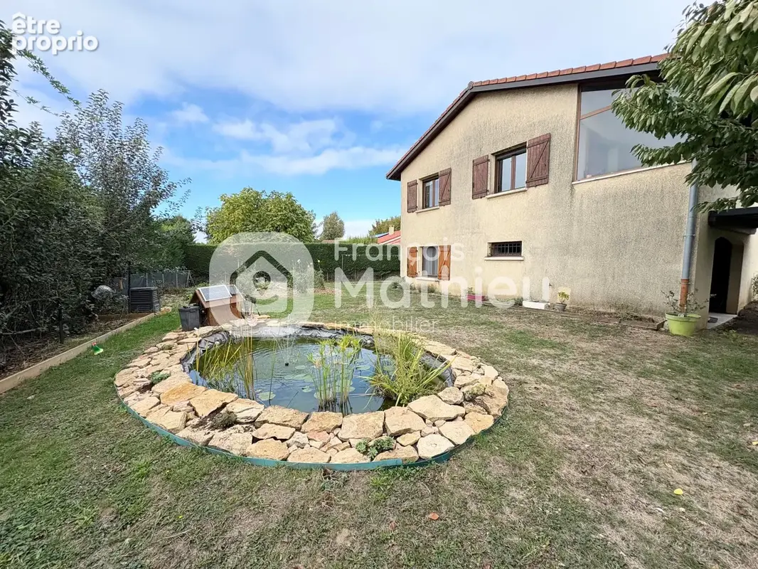 Rancé : maison beaujolaise 122m2 hab - 4 chambres + sous-sol - 855m2 de terrain - photo 2
