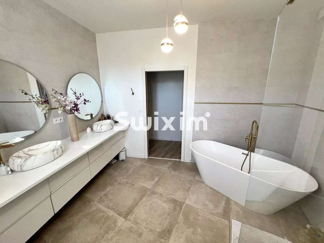 Maison à LONS-LE-SAUNIER