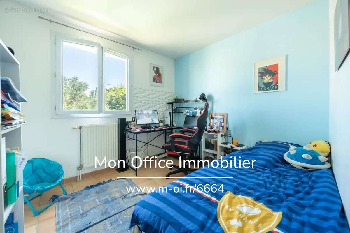 Référence : 6664-NZW. - Maison 4 chambres - piscine, sous sol, garage - photo 10