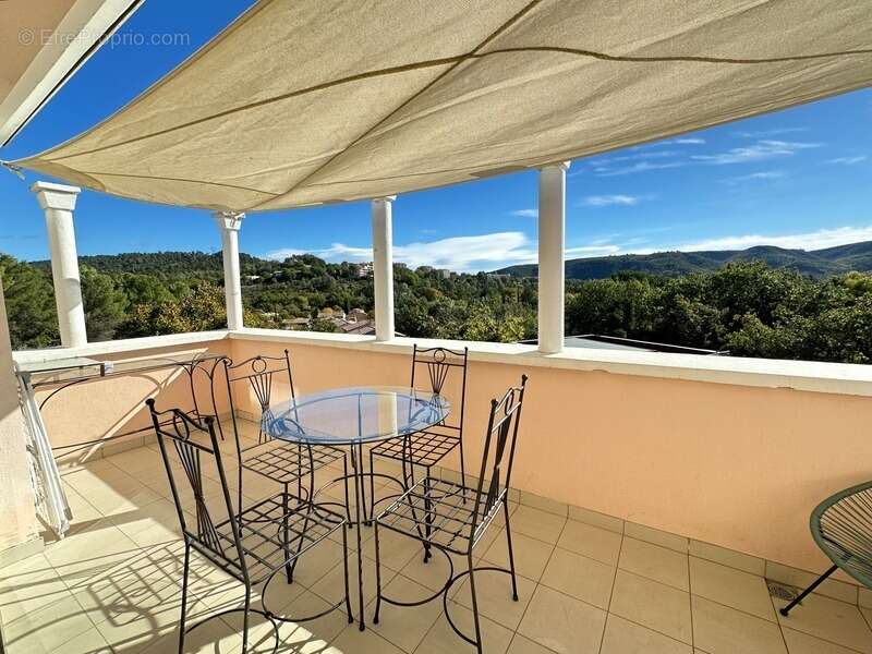 Appartement à GREOUX-LES-BAINS