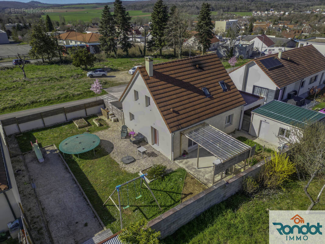 Maison à IS-SUR-TILLE