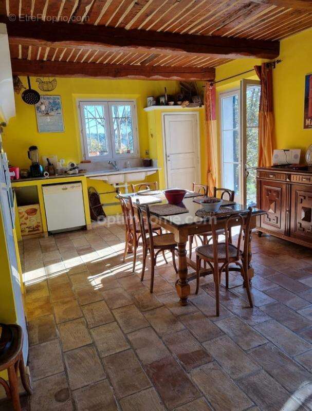 Villa provençale sur plus de 7 000 m² de terrain - photo 6