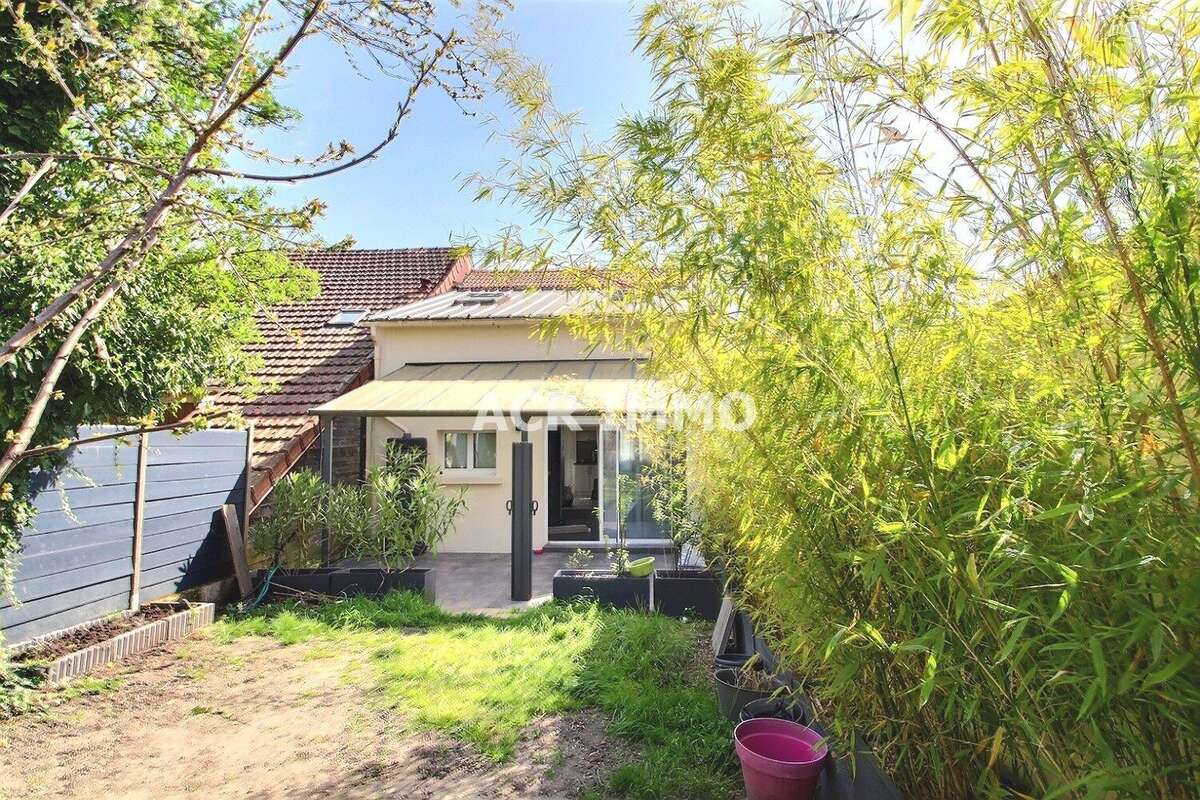 Maison à CHANTELOUP-LES-VIGNES