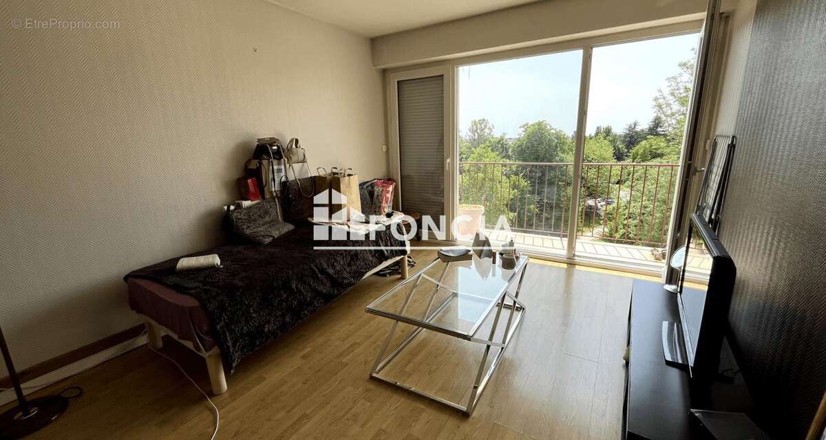 Appartement à SAINT-JEAN-DE-LA-RUELLE