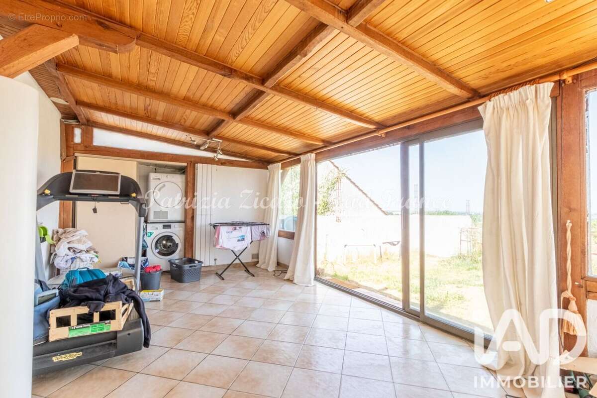 Maison 111 m² à La Ville-Du-Bois  - photo 8