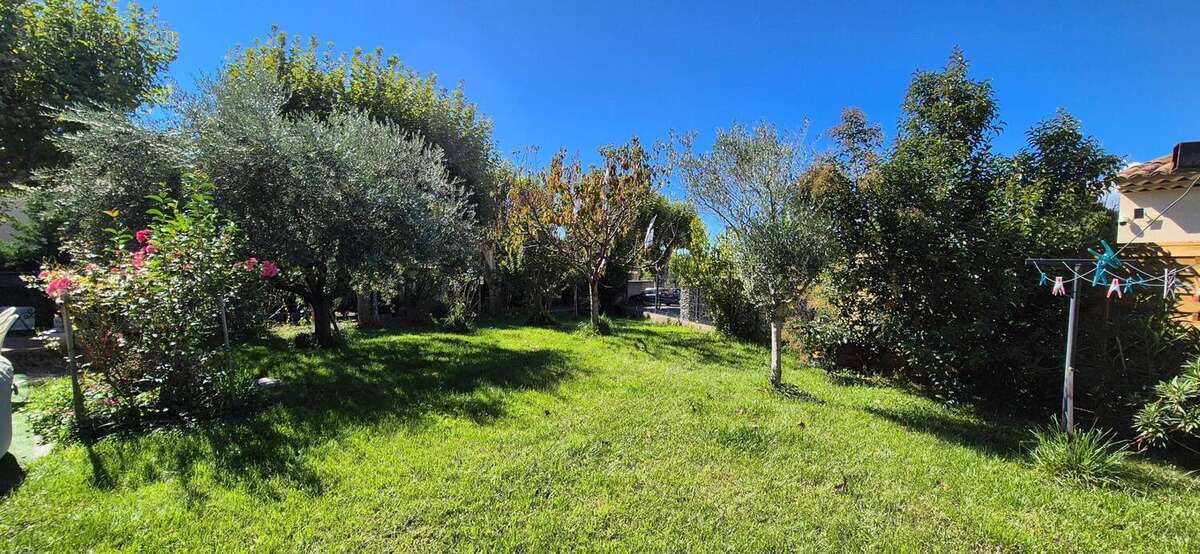 Photo 2 - Maison à SAINT-MARTIN-DE-LA-BRASQUE