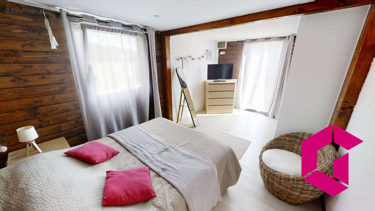 Maison à AUGEROLLES