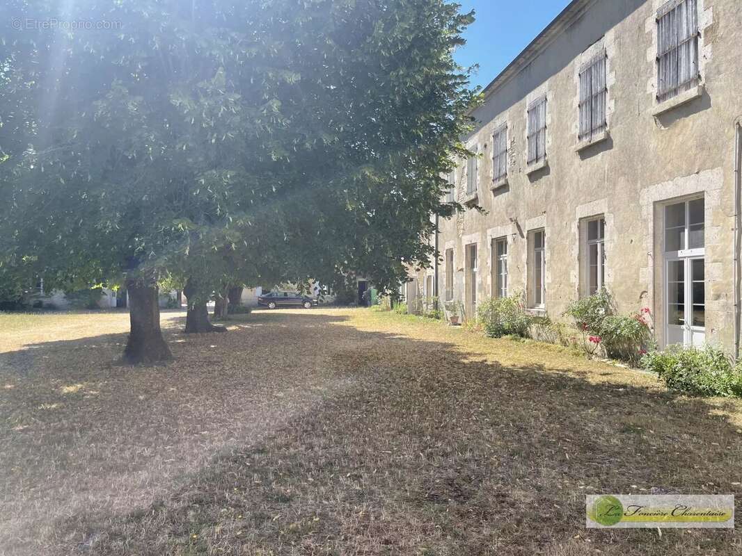 Appartement à AIGRE