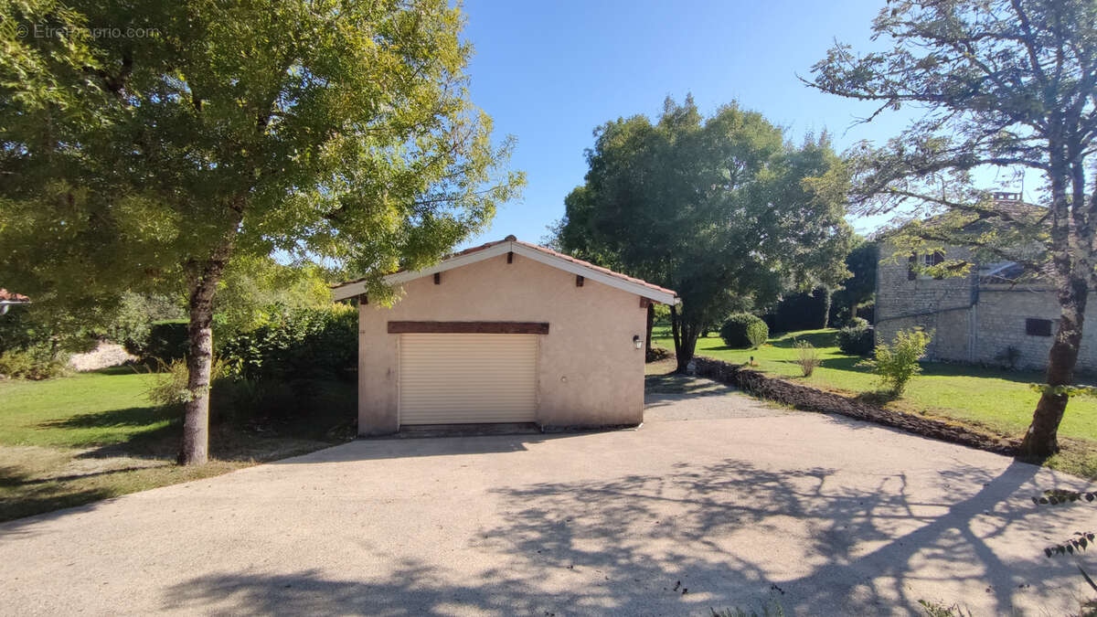 Maison à VILLESEQUE