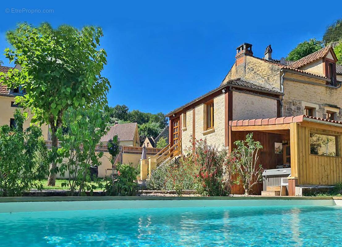 Maison à SALIGNAC-EYVIGUES