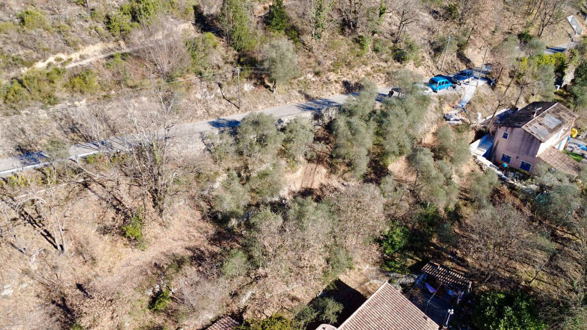 NOUVEAU PRIX : Terrain constructible avec permis accepté à Villars sur var ! - photo 2
