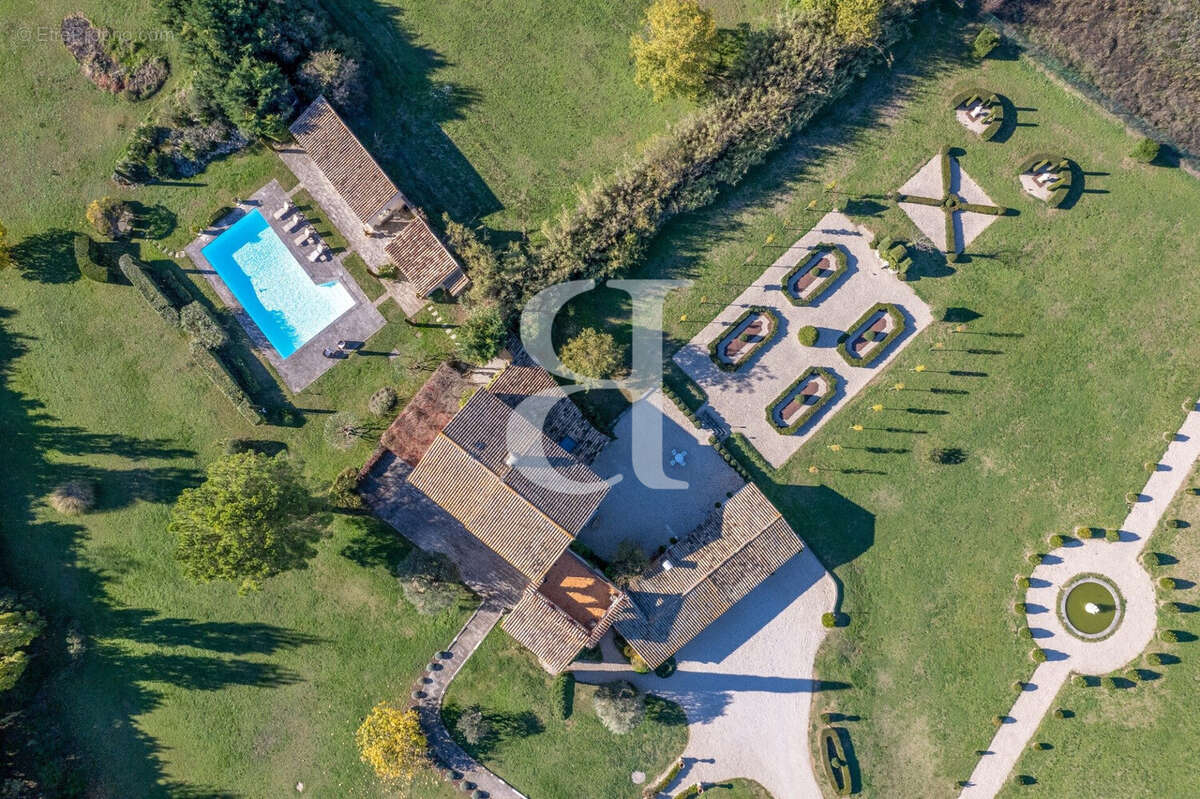 Maison 303 m² à L'isle-Sur-La-Sorgue  - photo 4
