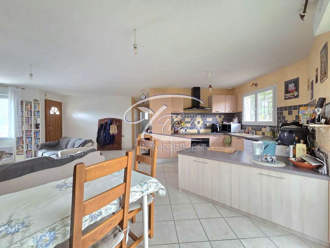 Maison 80 m² à La Lande-De-Fronsac  - photo 2