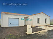 Maison à SAINT-PIERRE-MONTLIMART