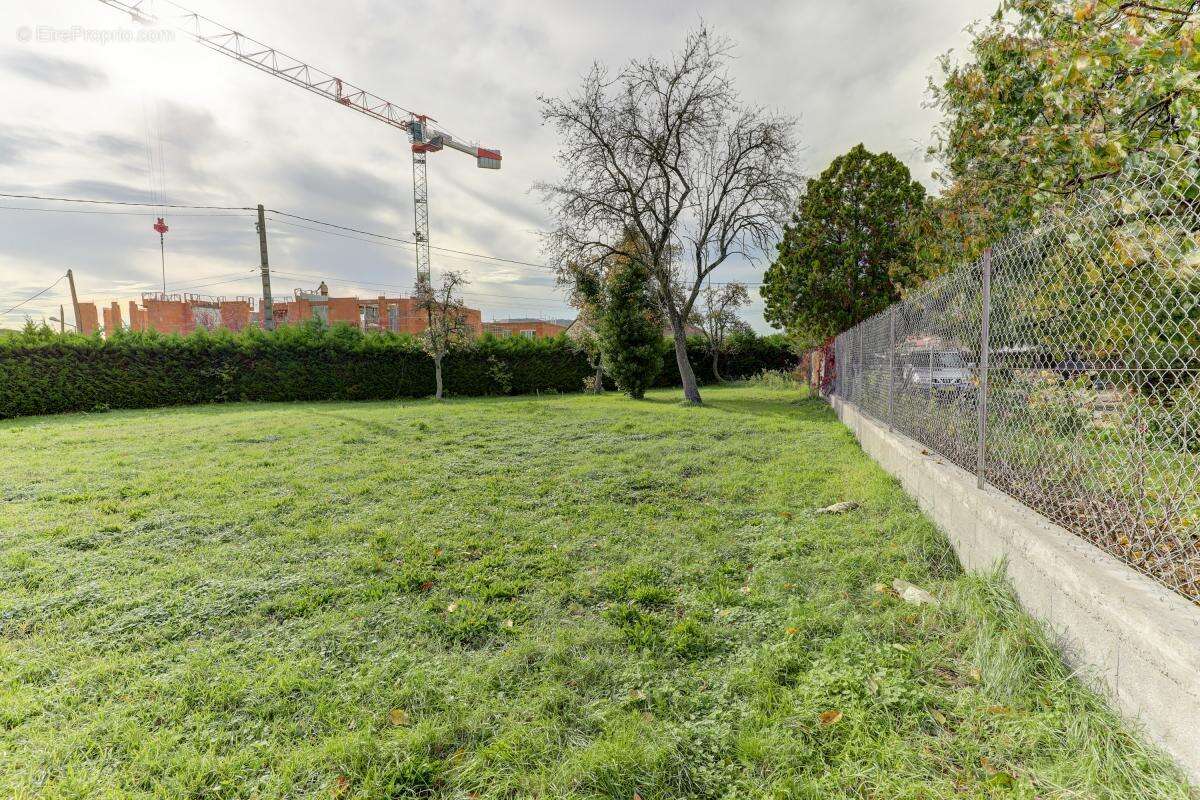 Terrain à PONT-DU-CHATEAU