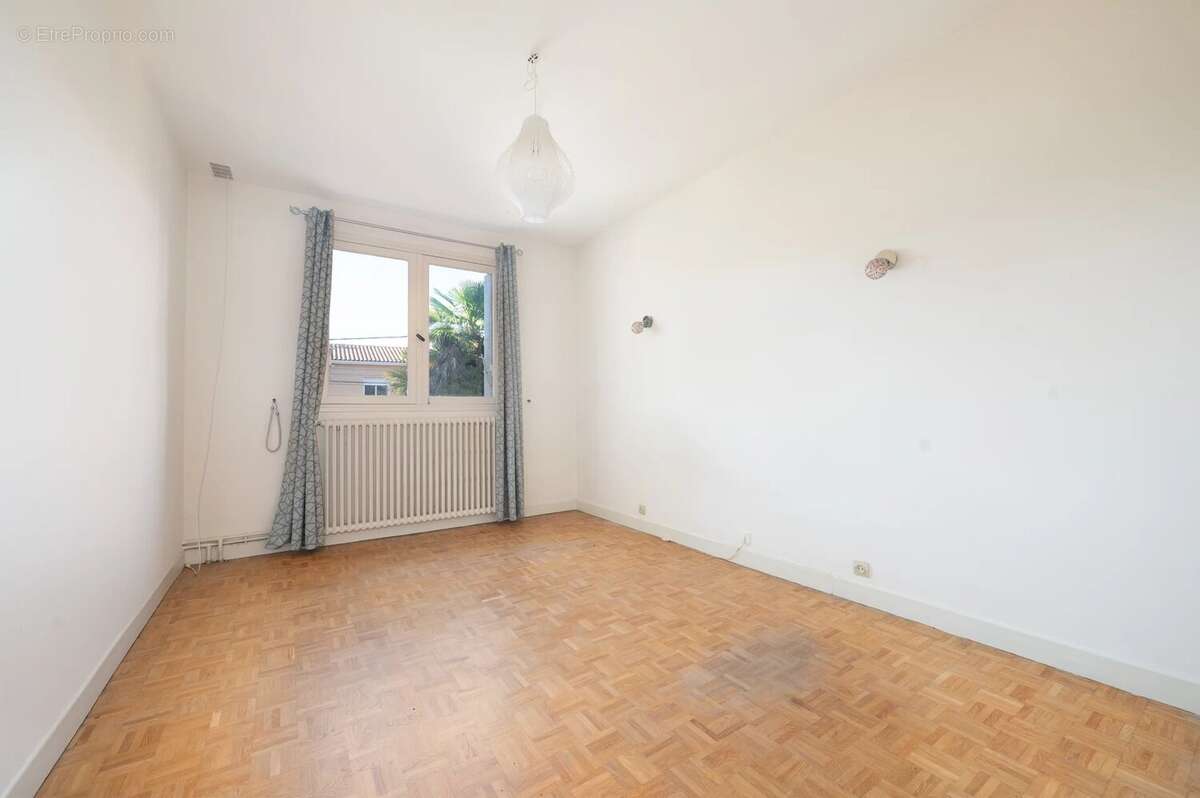 Maison 140 m² + T2 + T3 + Garage – Grand terrain 1 350m² – Saint-Paul-sur-Save - photo 10
