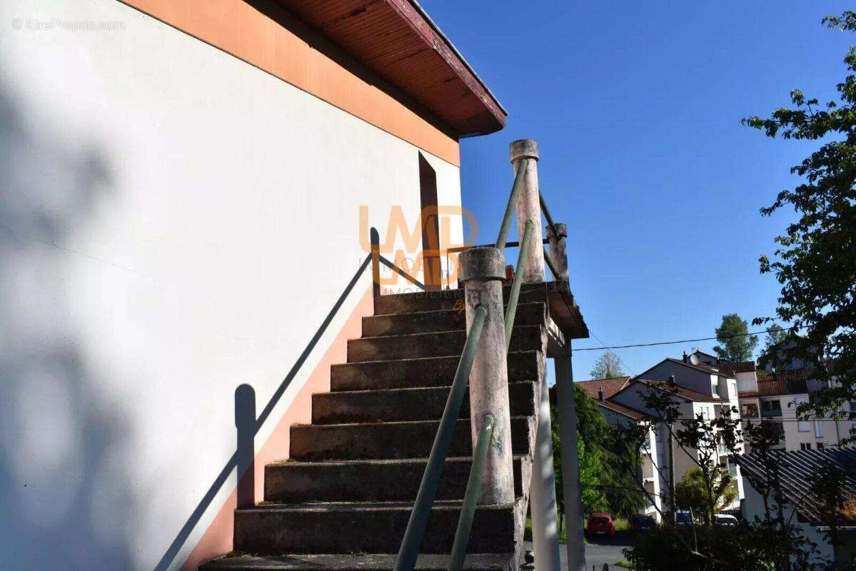 Maison à DECAZEVILLE