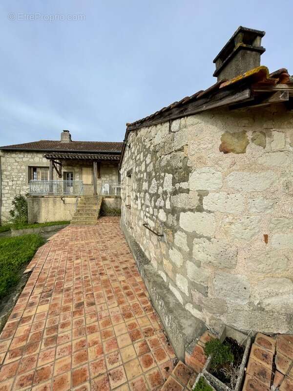 Hameau Authentique T15 à vendre, avec Maison et 6 logements indépendants et une vue panoramique-Saint-Vincent-Lespinasse (82) - photo 29