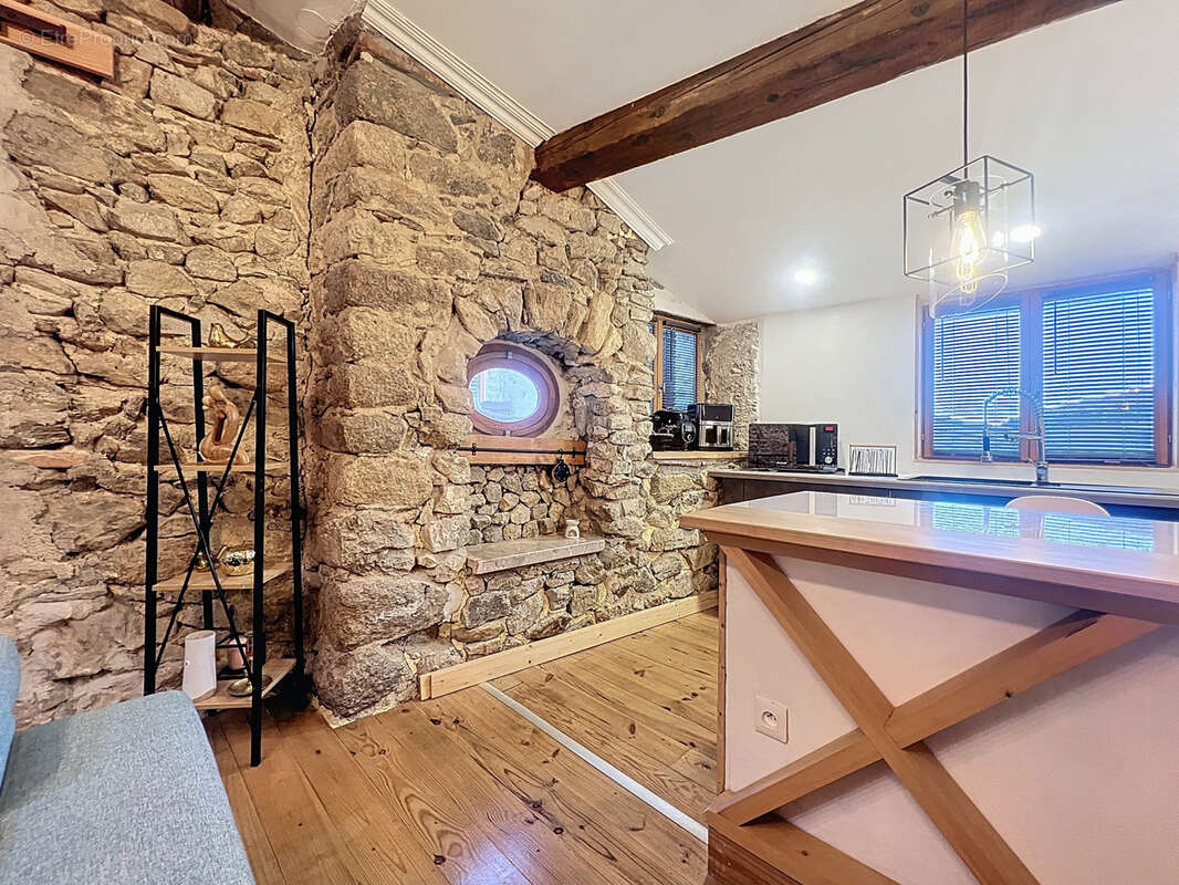 Coup de cœur à Tarerach : maison rénovée alliant pierre et modernité - photo 4