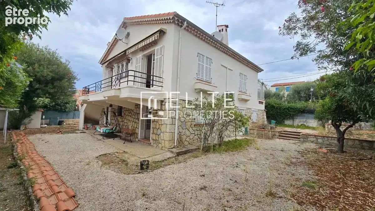 Maison 6 pièces 157 m² · à Antibes · 157 m² · 640 000 €