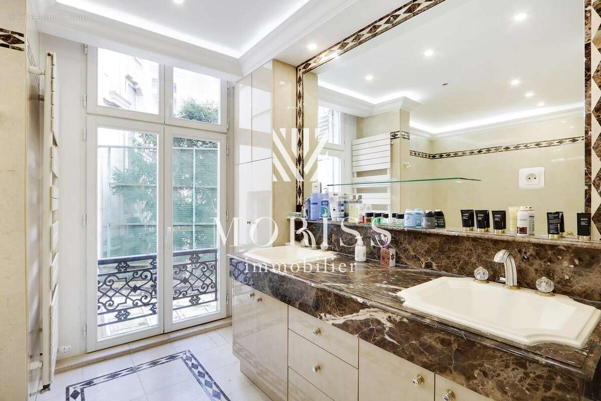 Appartement à PARIS-10E