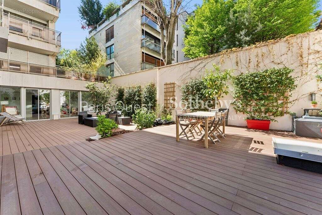 Appartement à NEUILLY-SUR-SEINE