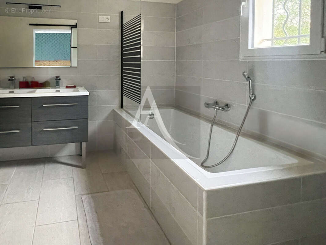 Maison à MONTAIGU-DE-QUERCY