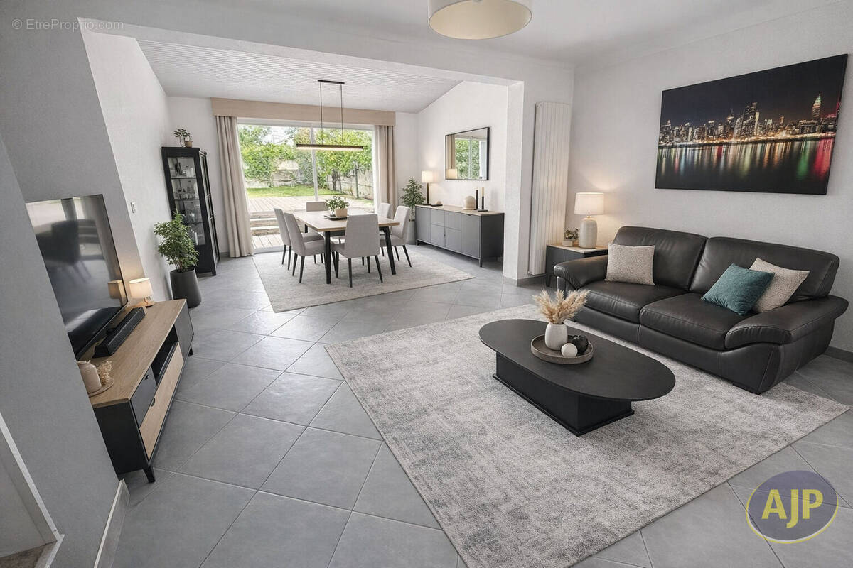 Maison à SAINT-MACAIRE-EN-MAUGES