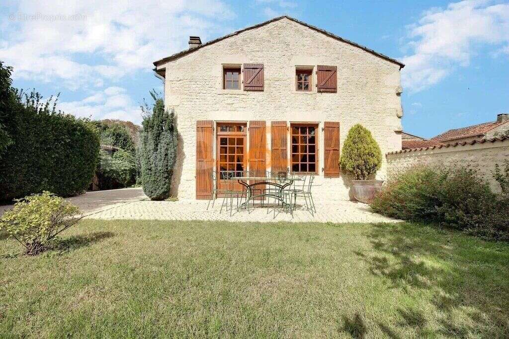 Maison à SAINT-MARTIN-DE-JUILLERS