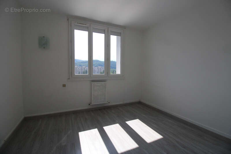 Appartement à LE PONT-DE-CLAIX